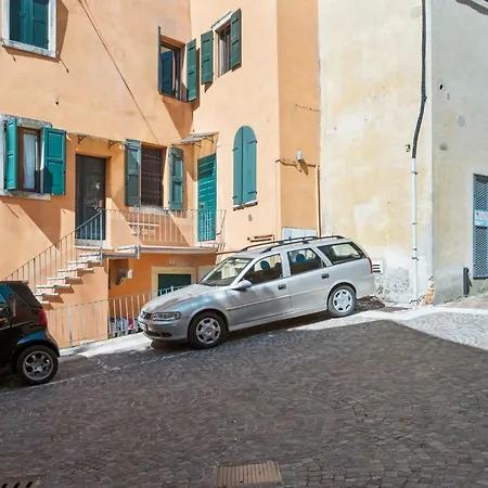 Porta Vescovo Colourful Flat Verona