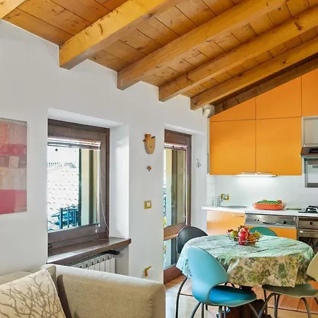 Porta Vescovo Colourful Flat *